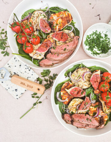 Glutenvrije salade met gegrilde halloumi, vijg en flat iron steak buufenbuuf